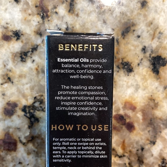 Rose Quartz Grapefruit Essential Oil - Picture 3 of 4